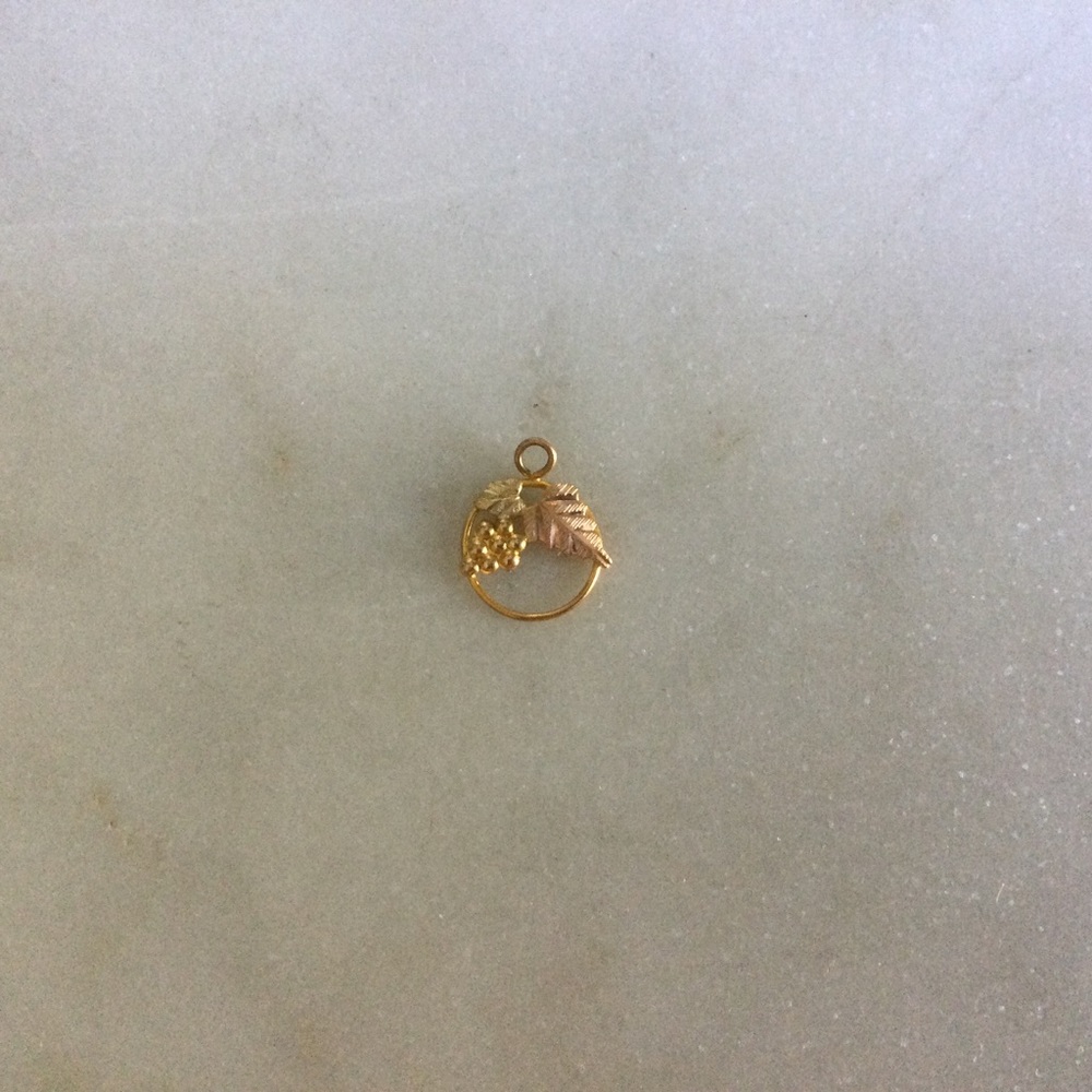 Petite Black Hills Gold Round Necklace Pendant